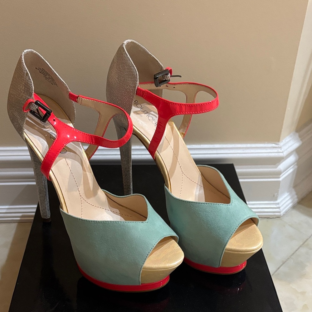 Boutique 9 Red and Mint Heels